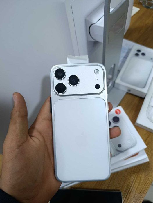 iPhone 17 Pro Max 4\64 sifat yaxshi arzochisi emas