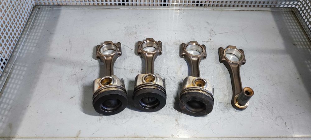 Piston volkswagen vw passat golf 1.6 tdi E6 cod motor CRK