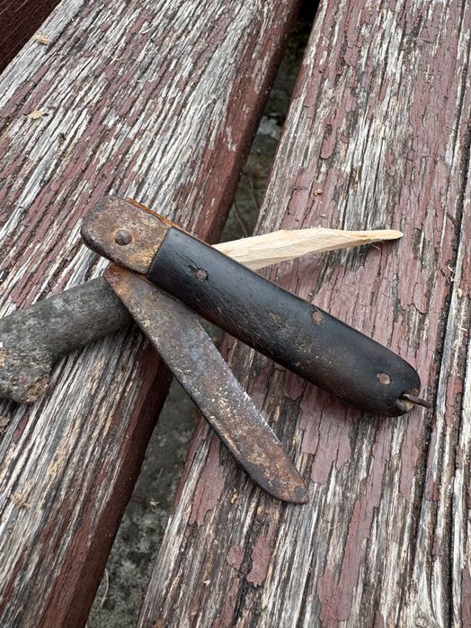 сгъваемо ножче с дървена дръжка