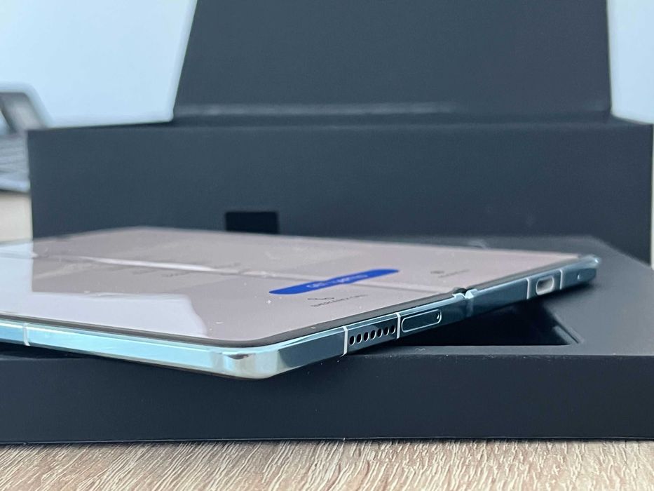 Honor Magic Vs, Cyan