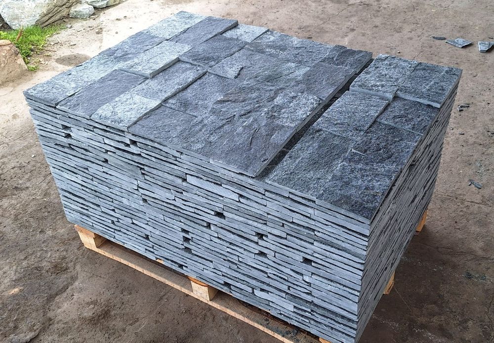 Син естествен камък