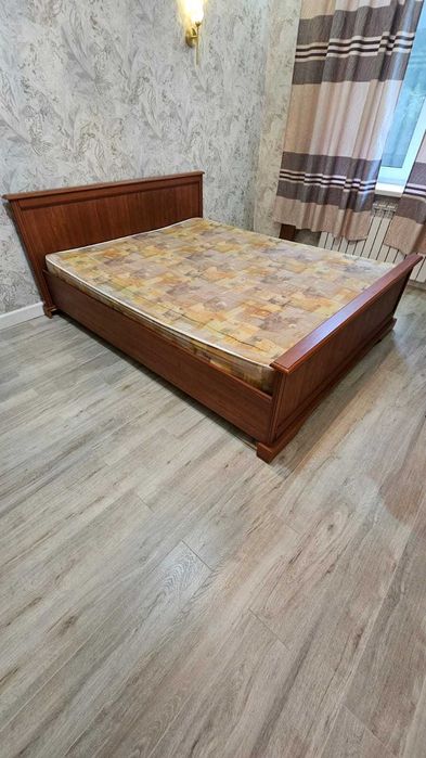 Продам Шкаф и Кровать