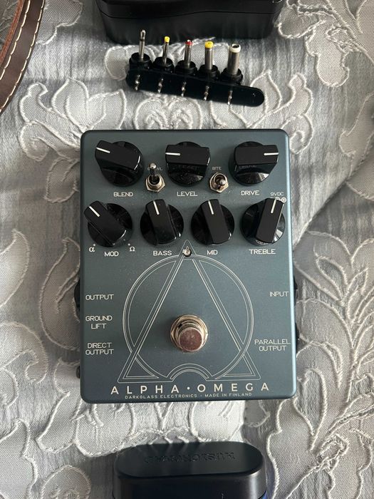 Pedala Chitara Bass Darkglass Alpha-Omega in stare perfecta. Nicio zgarietura, nicio problema, suna ca noua.
