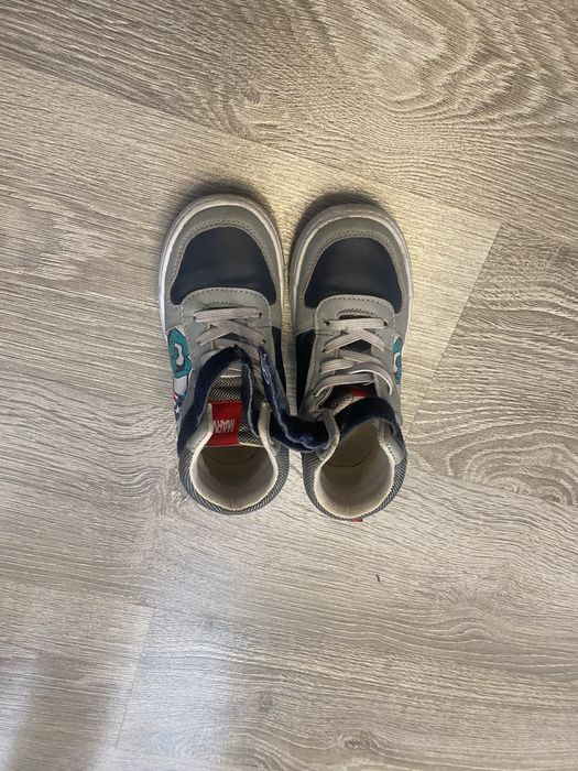 Adidasi supereroi marimea 29