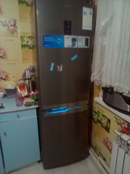 Холодильник Samsung