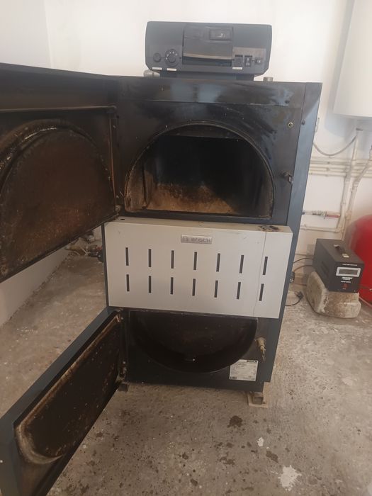 Vând centrală pe lemne Bosch stare de funcționare perfectă uzată doar doi ani!