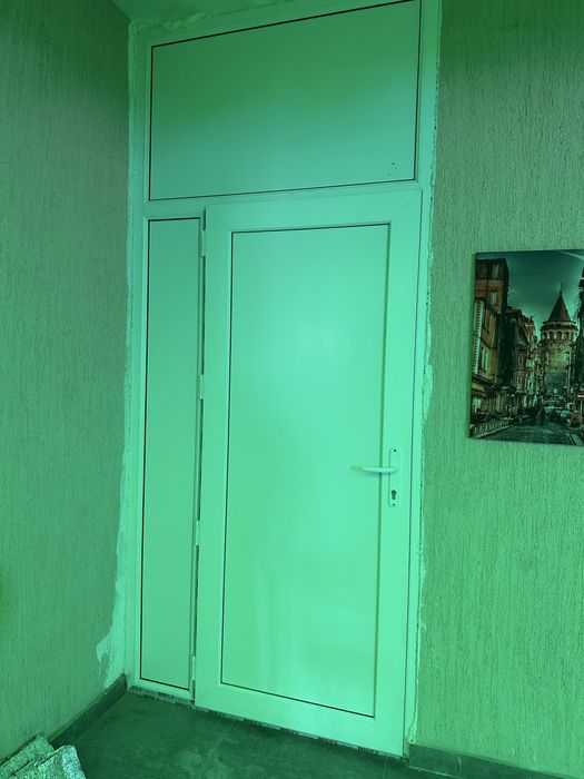 Продам пластиковая дверь новая