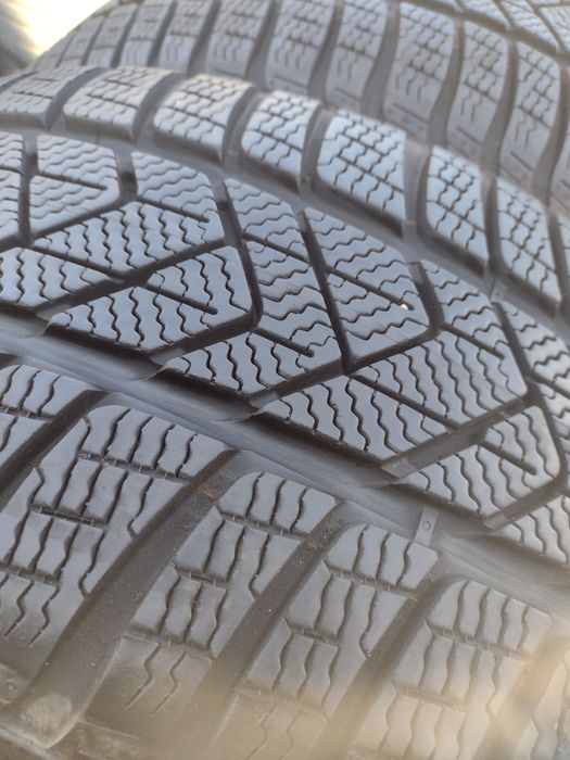 Почти нови 2бр.225/60/17 Pirelli dot3620