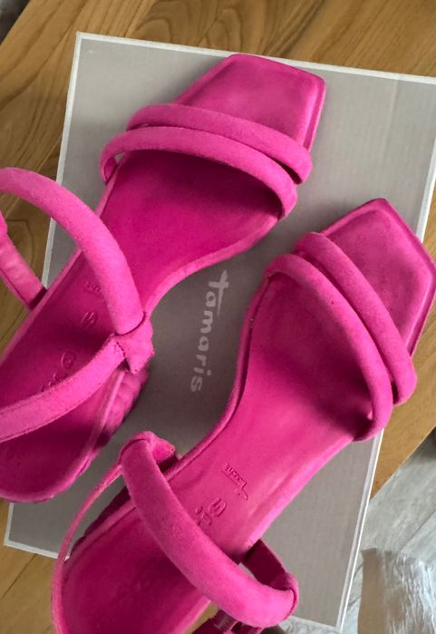 Босоножки на каблуке 39/38