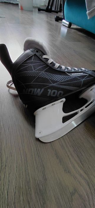 Коньки хоккейные