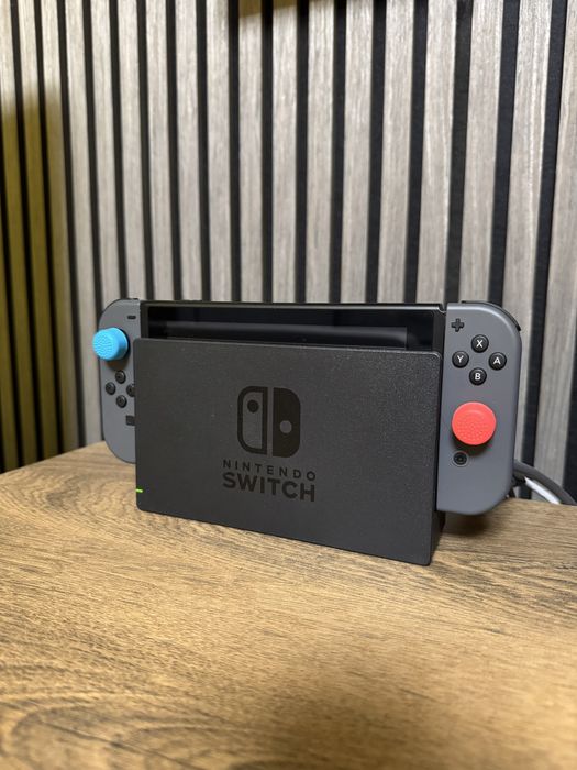 Nintendo Switch V2 (Bateria Mare) - Stare IMPECABILĂ + 4 JOCURI (Zelda, Mario, Animal Crossing, Prince of Persia)