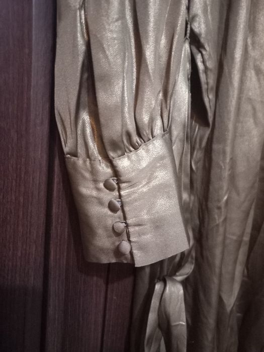 Rochie tip cămașă,  cu cordon, material deosebit.