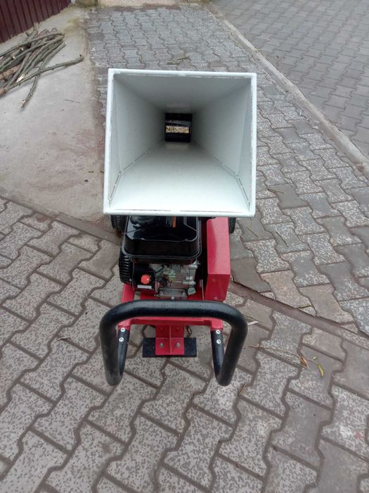 Tocator de Crengi și Soluția Ideală pentru Reciclare Ecologică