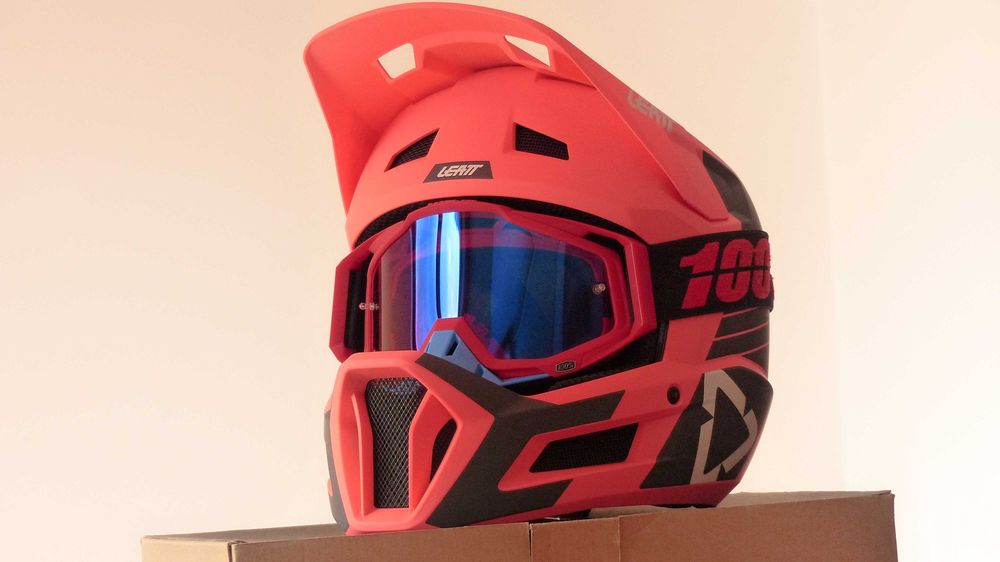 CASCA FULL FACE  MTB  - MARIMEA L  - 560 -600 mm  Germania   -  setul este  NOU