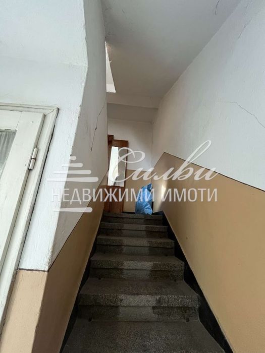 Етаж от ТУХЛЕНА КЪЩА във Велики Преслав!