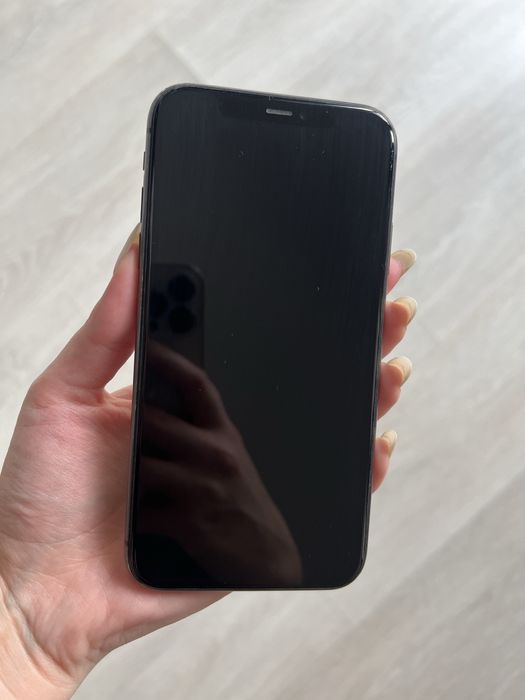 Vand iphone 11, negru