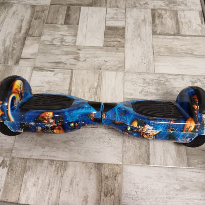 Vand HOVERBOARD  aproape nou sau la schimb cu trotineta electrica