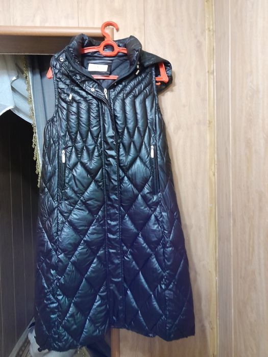 Женская стеганная куртка безрукавка