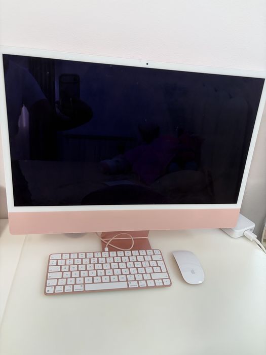 iMac Apple roz - stare impecabilă, ca nou