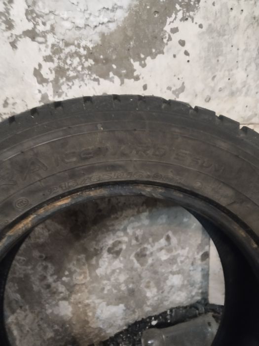 Продам 2 шины шипованные 215/65/16