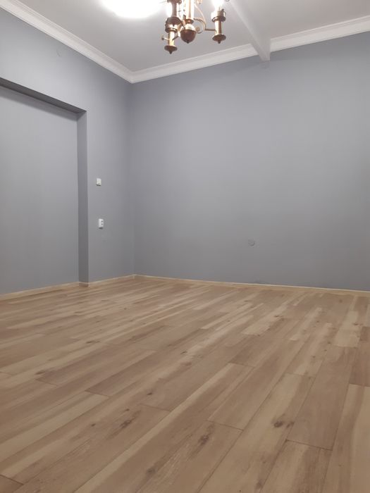 Inchiriez spatiu salon