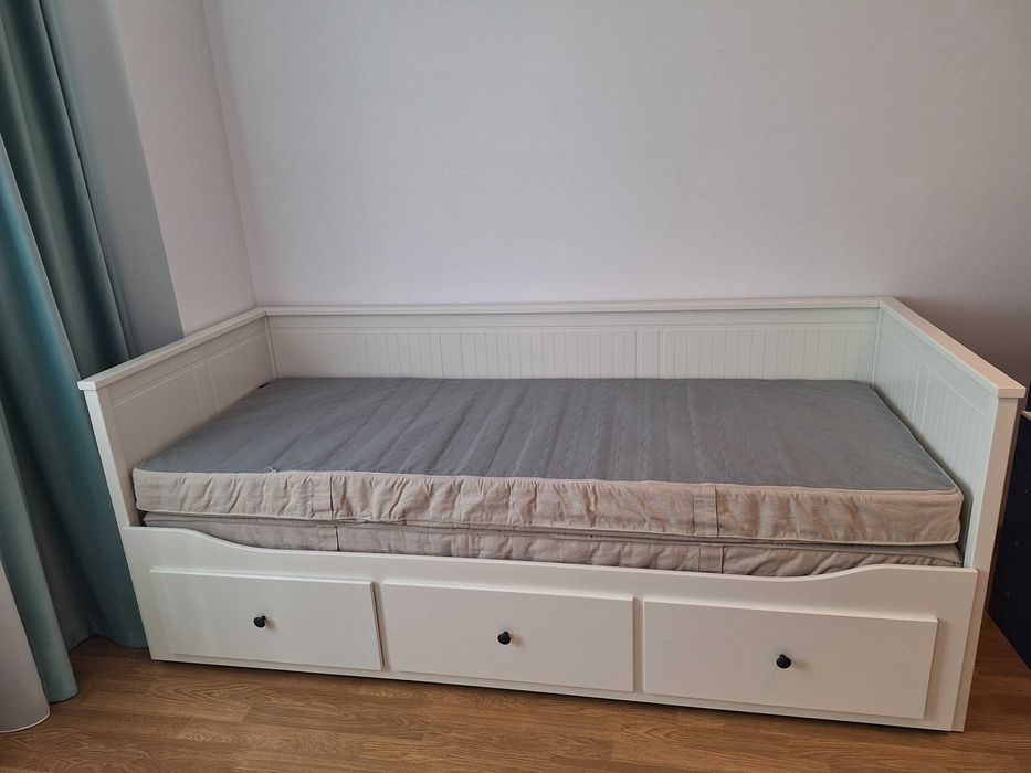 Divan Ikea Hemnes alb, extensibil, saltele incluse (stare foarte buna)