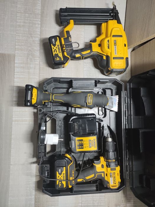 Set scule profesionale DeWalt Brushless pistol cuie multifuncțional