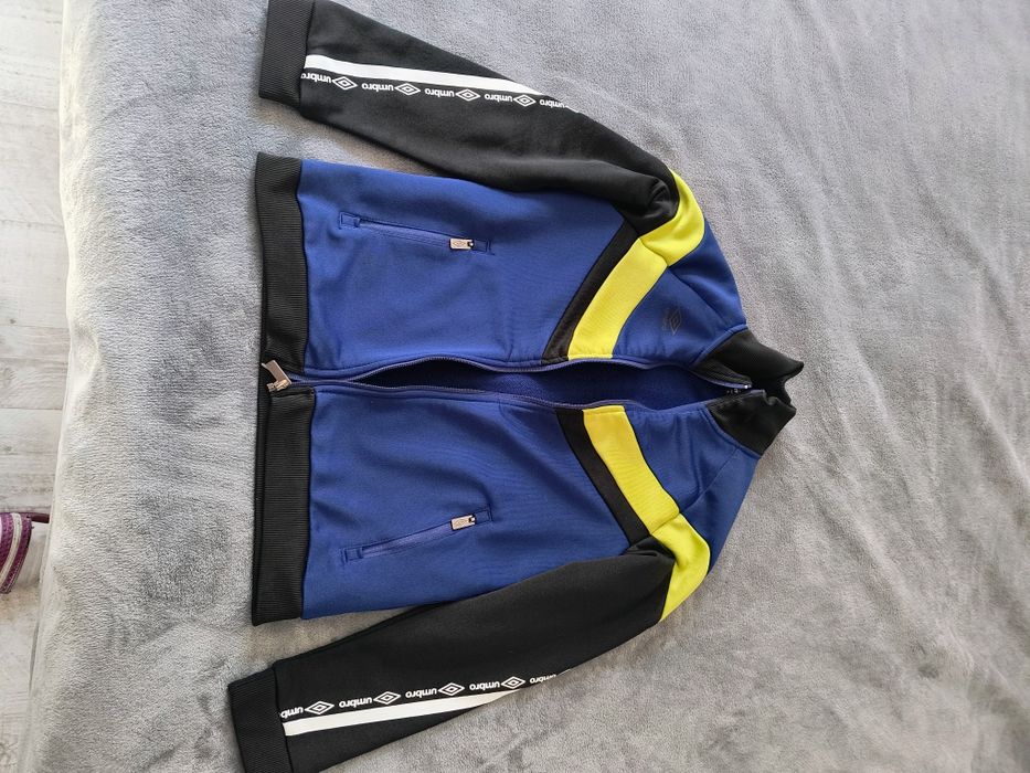 De vânzare trening Umbro,marime 152,10-11 ani
