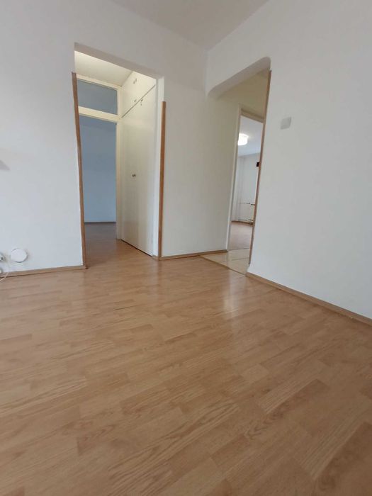 Aviatiei, de inchiriat apartament 3 camere nemobilat