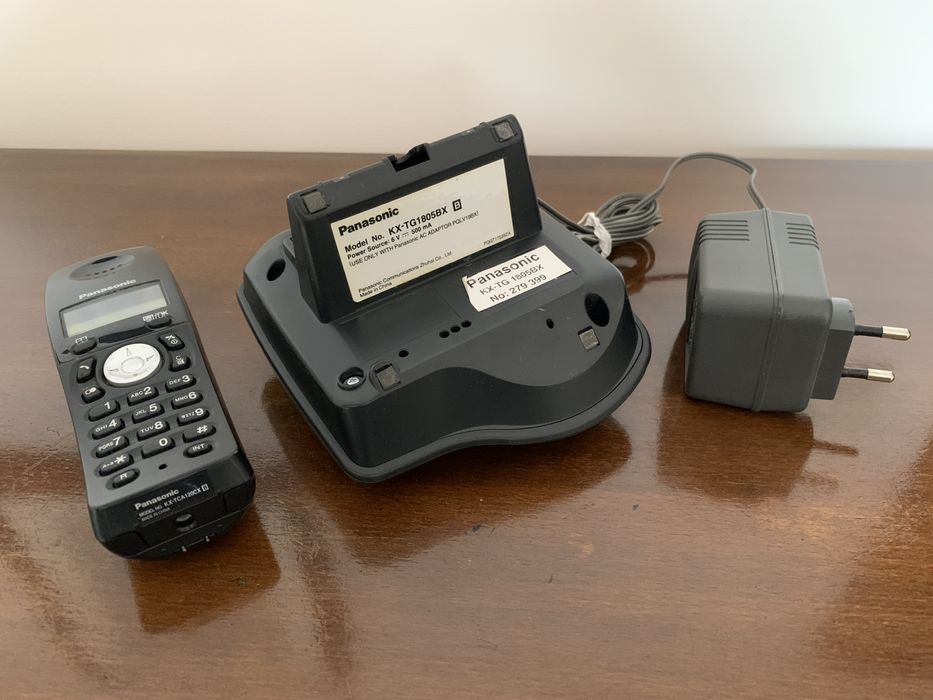 Домашни безжични стационарни телефони Panasonic - без СИМ слот