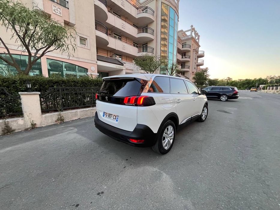 продава  Peugeot 5008