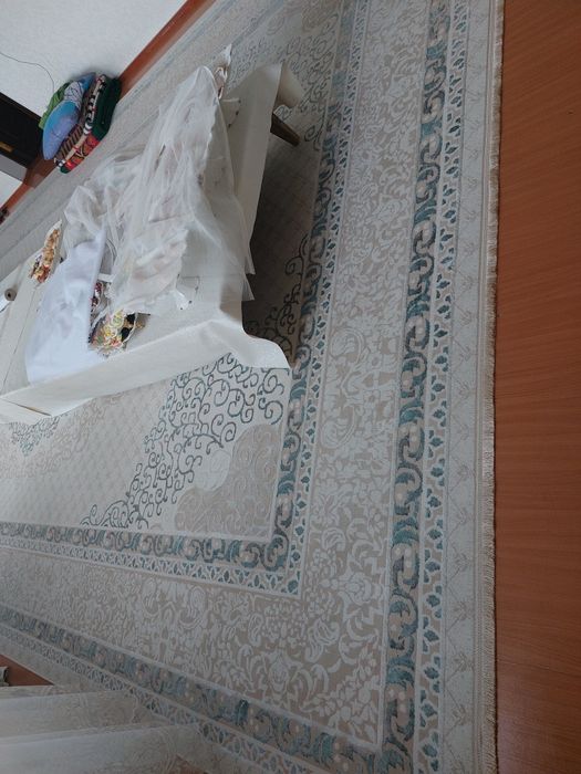 ковер  в хорошем состояний