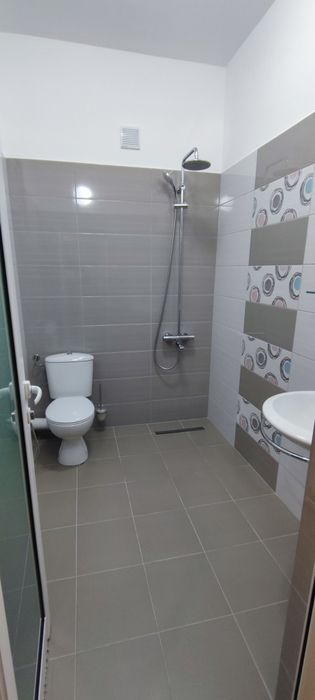 Отдава под наем двустаен апартамент в центъра на София