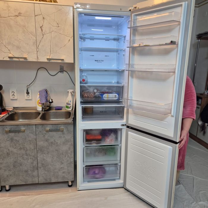 Холодильник LG  бежевый