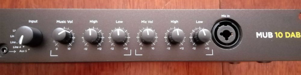 Чисто нов, професионален мултимедиен плеър AMS MUB 10 DAB