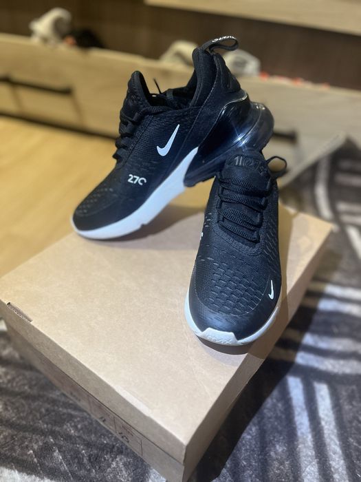 Adidasi Nike Air 270 C