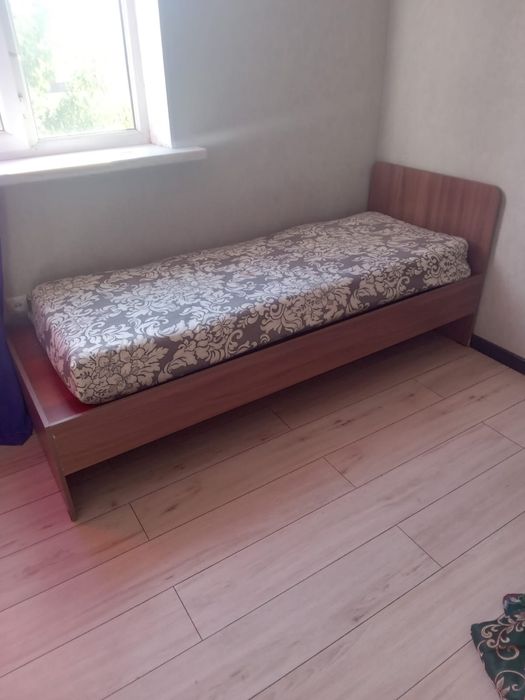 продам кровать с матрасами