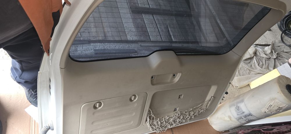 Задняя дверь багажника Prado 120