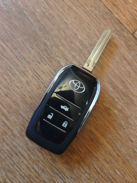 Ключ, заглушка фаркопа, кнопки руля, накладки на ручки, ручка АКПП