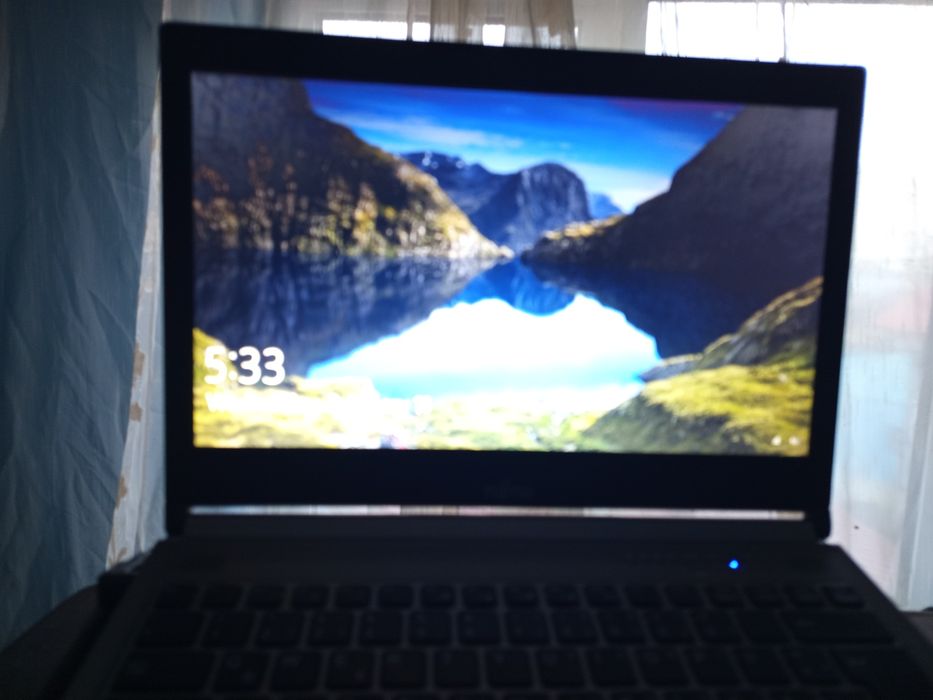 Vând laptop marca Fujitsu Siemens