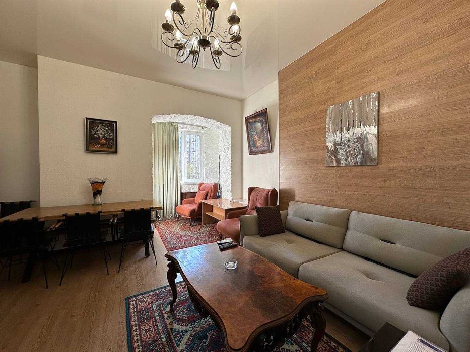 Продаётся 2/2/3 53м2 (Ориентир Мирабад Авеню - гостиница Россия)