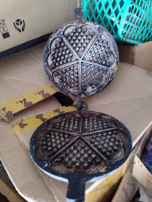 Продам чугунную форму для печенья