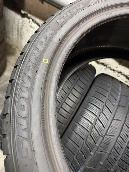 265/40/20 зимни гуми Toyo 4 броя  (DOT22)