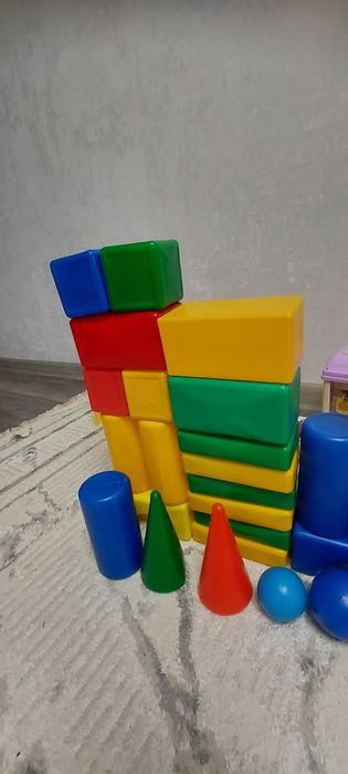 Кубики и мяч попрыгун