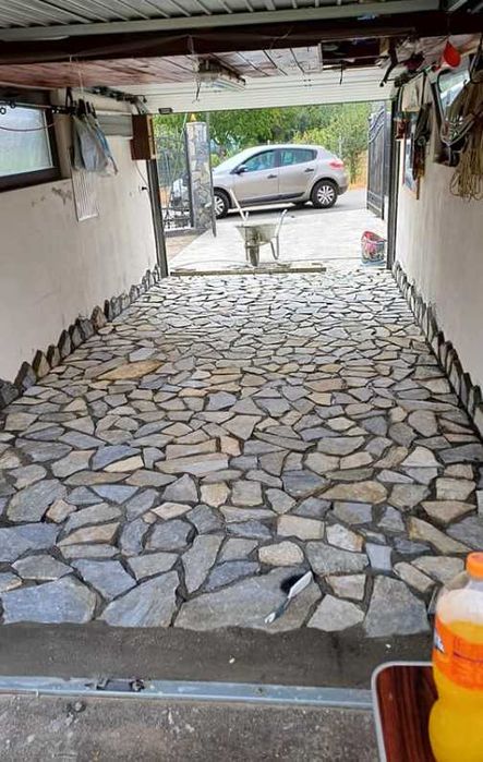 Piatră Naturală pentru Fațade și Socluri Rezistente
