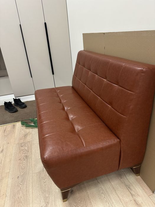 Диван коричневый