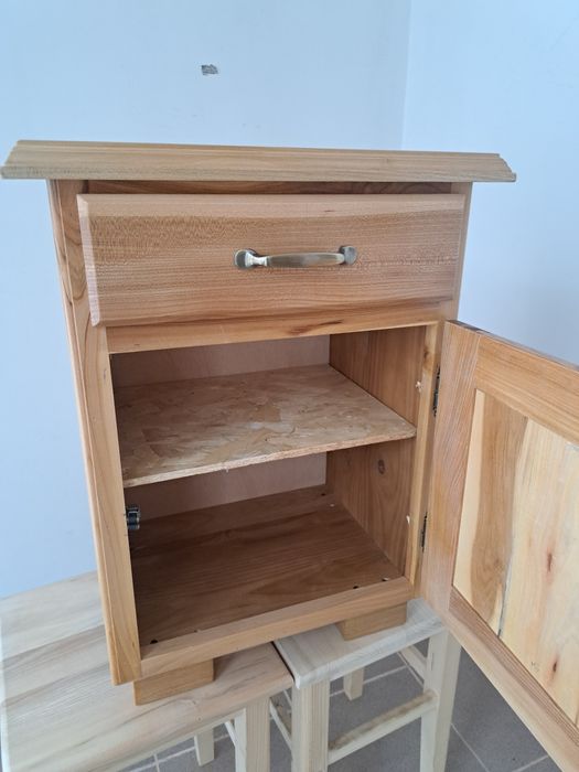 Noptieră lemn masiv (cireș)