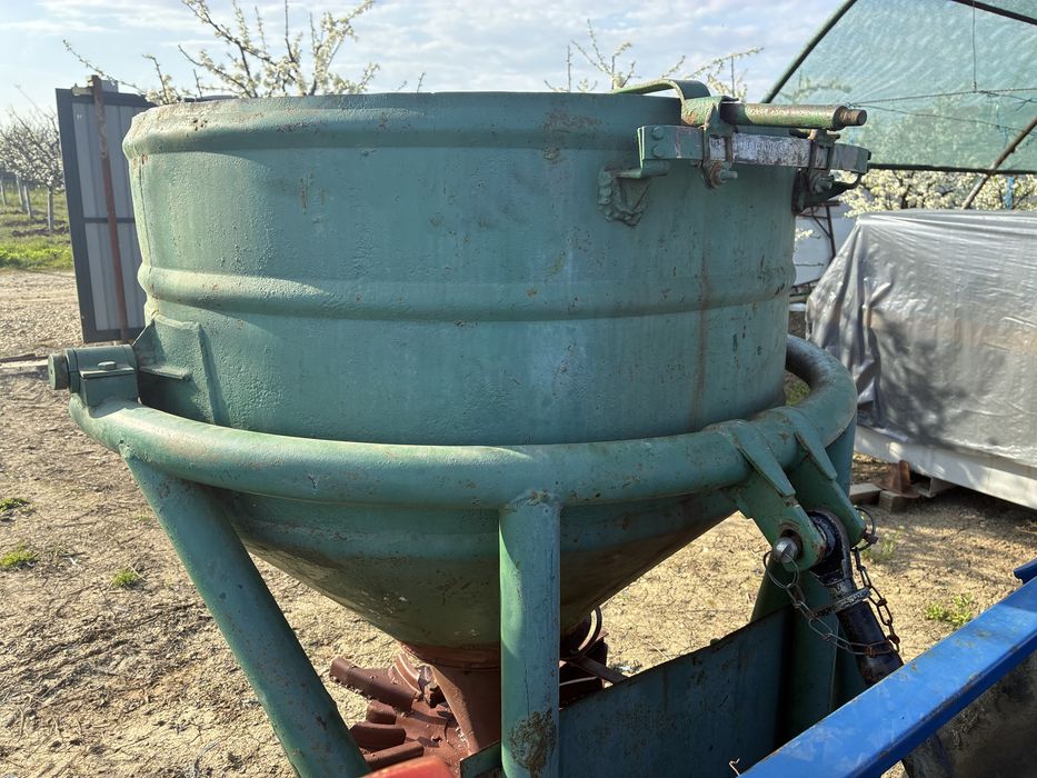 Vand distribuitor ingrasaminte