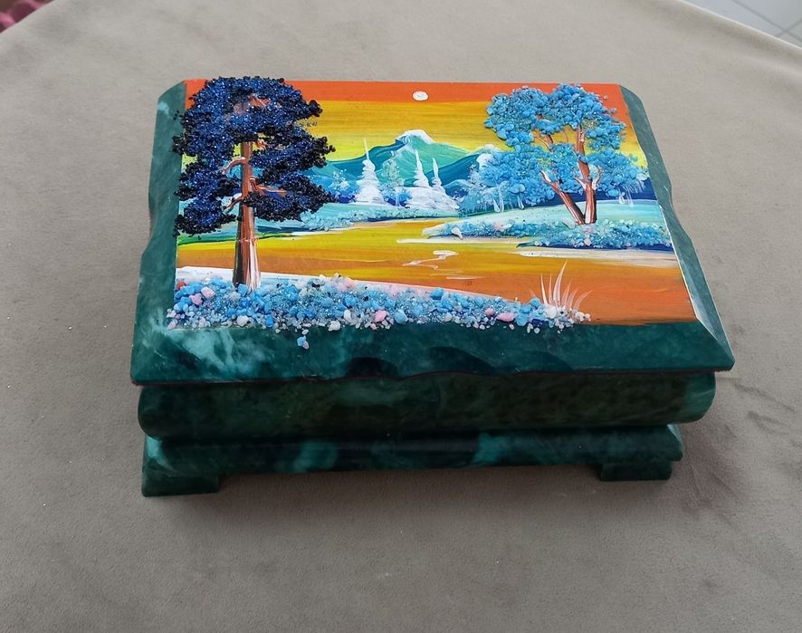 Шкатулка  из  Змеевика