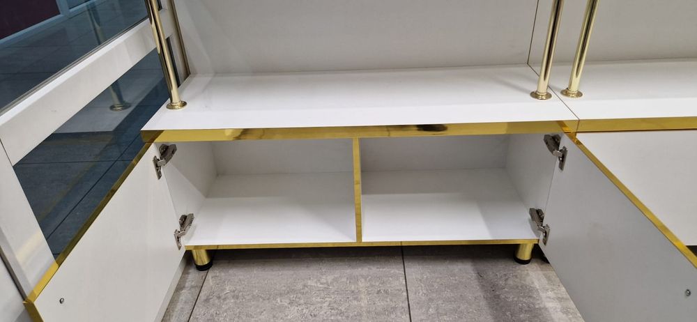 Полки из двух листов. Плотные. С подсветкой